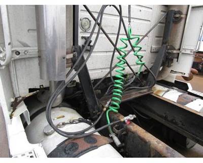Used 2006 Volvo VNL Straight Black Air Hose Set
