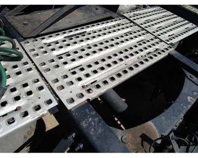 Used 2008 Volvo VNL Aluminum Catwalk