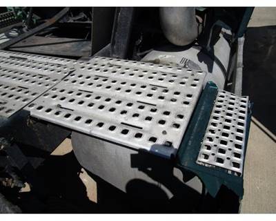 Used 2008 Volvo VNL Aluminum Catwalk