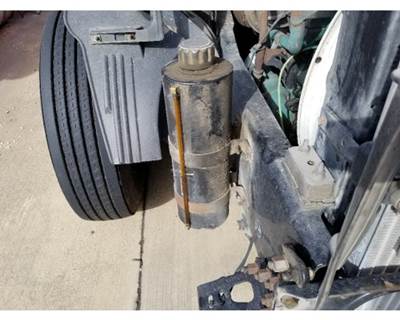 Used 2008 Volvo VNL External Oil Reservoir