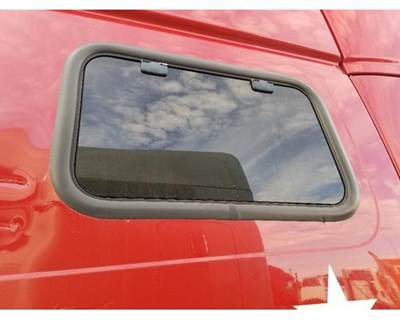 Used 2008 Volvo VNL Sleeper Window