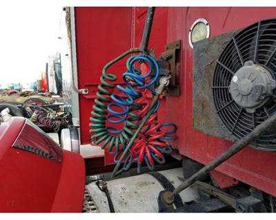 Used Coiled Red and Blue Air Hose Set for 2008 Volvo VNL