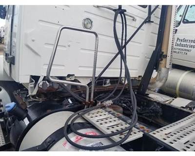 Used 2011 Volvo VNL Straight Black Air Hose Set