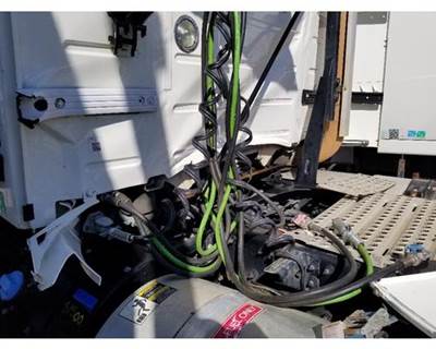 Used 2013 Volvo VNL Straight Black Air Hose Set