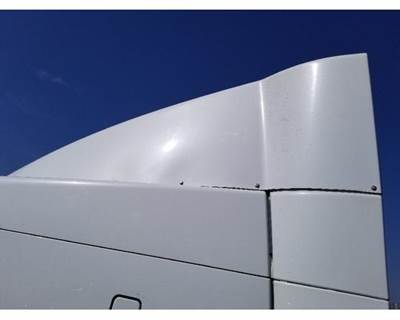 Used 2005 Volvo VNL Roof Air Dam