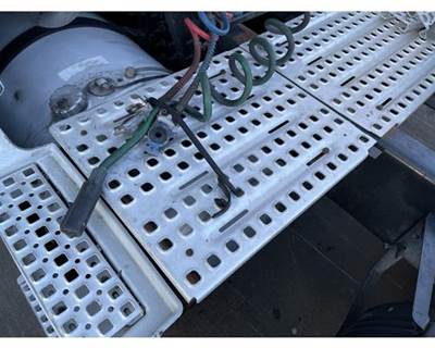 Used 2006 Volvo VNL Aluminum Catwalk