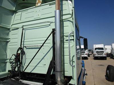 Volvo VNL Muffler Shield