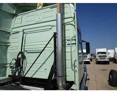 Volvo VNL Muffler Shield