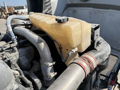 Kenworth T680 Radiator Overflow Bottle / Surge Tank