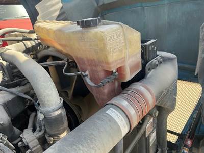Kenworth T680 Radiator Overflow Bottle / Surge Tank