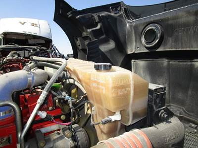 Kenworth T680 Radiator Overflow Bottle / Surge Tank
