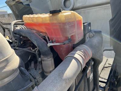 Peterbilt 579 Radiator Overflow Bottle / Surge Tank