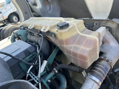Volvo VNL Radiator Overflow Bottle / Surge Tank