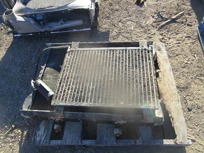 Ford L8000 Radiator