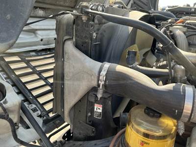 Freightliner Cascadia Radiator for a Freightliner CASCADIA 125