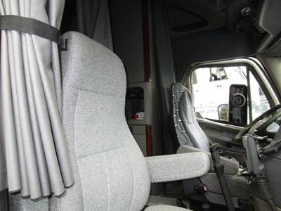 Freightliner Cascadia 125 Right Seat