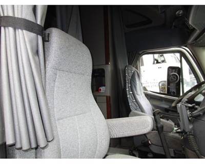 Freightliner Cascadia 125 Right Seat