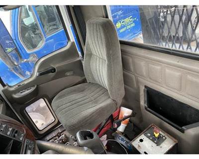Mack Vision CXN613 Right Seat for a Mack CXN613