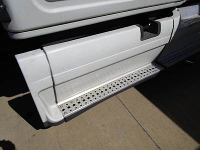 Freightliner Cascadia Right Fairing for a Freightliner CASCADIA 125