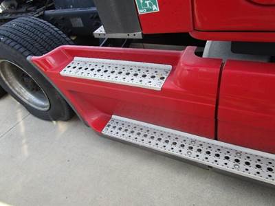 Freightliner Cascadia Right Fairing for a Freightliner CASCADIA 125