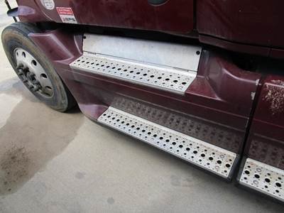 Freightliner Cascadia Left Fairing for a Freightliner CASCADIA 125