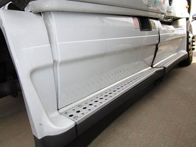 Freightliner Cascadia Right Fairing for a Freightliner CASCADIA 125