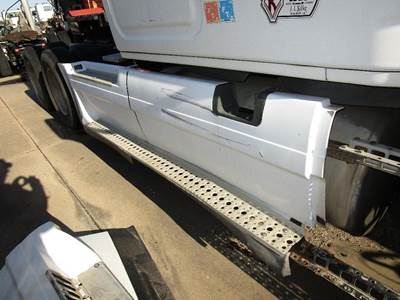 Freightliner Cascadia Right Fairing for a Freightliner CASCADIA 125