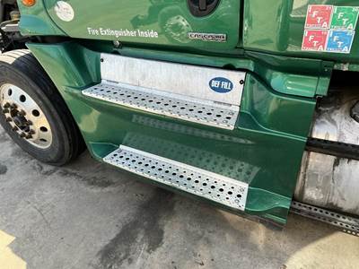 Freightliner Cascadia Left Fairing for a Freightliner CASCADIA 125