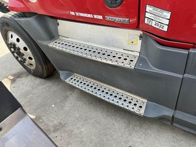 Freightliner Cascadia Left Fairing for a Freightliner CASCADIA 125