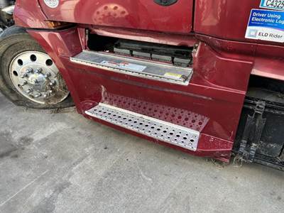 Freightliner Cascadia Left Fairing for a Freightliner CASCADIA 126