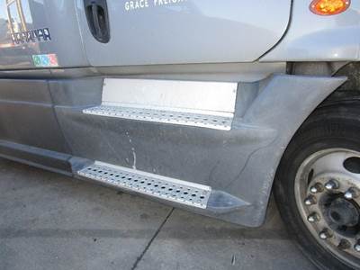 Freightliner Cascadia Right Fairing for a Freightliner CASCADIA 125