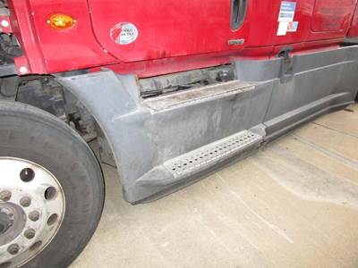 Freightliner Cascadia Left Fairing for a Freightliner CASCADIA 125