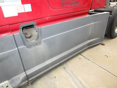 Freightliner Cascadia Left Fairing for a Freightliner CASCADIA 125