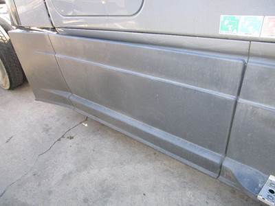 Freightliner Cascadia Right Fairing for a Freightliner CASCADIA 125