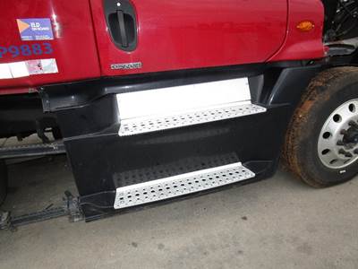 Freightliner Cascadia Right Fairing for a Freightliner CASCADIA 125