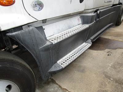 Freightliner Cascadia Left Fairing for a Freightliner CASCADIA 125