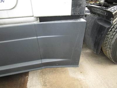 Freightliner Cascadia Left Fairing for a Freightliner CASCADIA 125