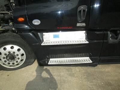 Freightliner Cascadia Left Fairing for a Freightliner CASCADIA 125