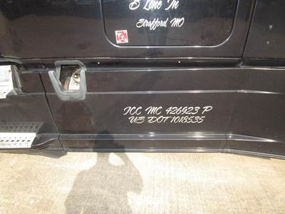 Freightliner Cascadia Left Fairing for a Freightliner CASCADIA 125