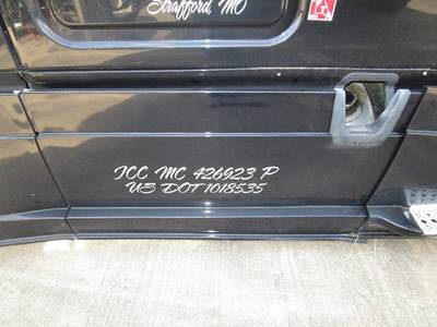 Freightliner Cascadia Right Fairing for a Freightliner CASCADIA 125