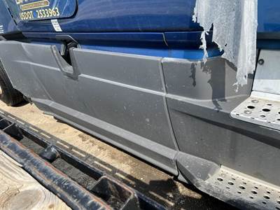Freightliner Cascadia Right Fairing for a Freightliner CASCADIA 126
