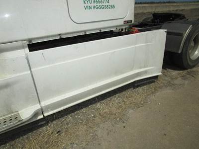 Freightliner Cascadia Left Fairing for a Freightliner CASCADIA 125