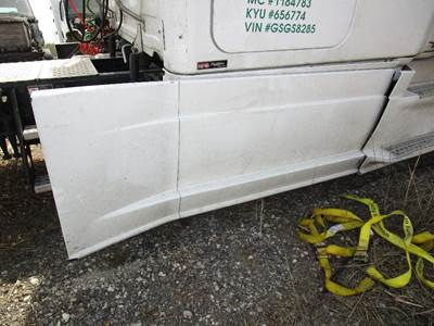 Freightliner Cascadia Right Fairing for a Freightliner CASCADIA 125