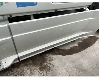 Freightliner Cascadia Left Fairing for a Freightliner CASCADIA 125