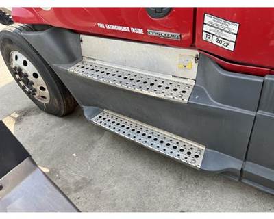 Freightliner Cascadia Left Fairing for a Freightliner CASCADIA 125