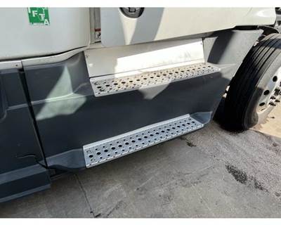 Freightliner Cascadia Right Fairing for a Freightliner CASCADIA 125