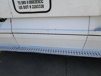 Freightliner Columbia Right Fairing for a Freightliner COLUMBIA 120