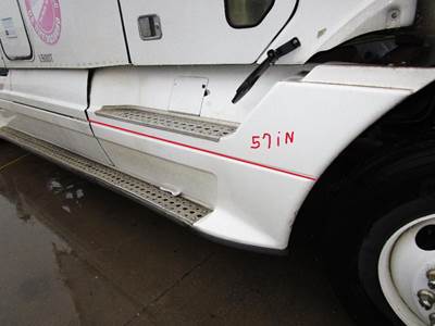 Freightliner Columbia Right Fairing for a Freightliner COLUMBIA 120