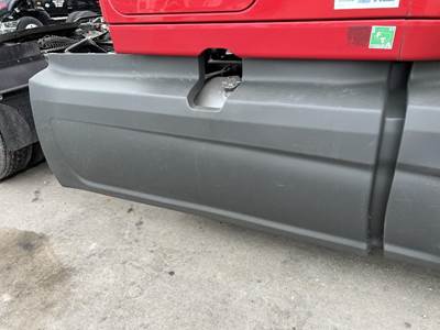 International LT625 Right Fairing