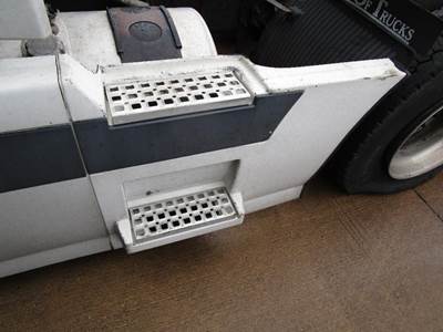 Volvo VNL Left Fairing